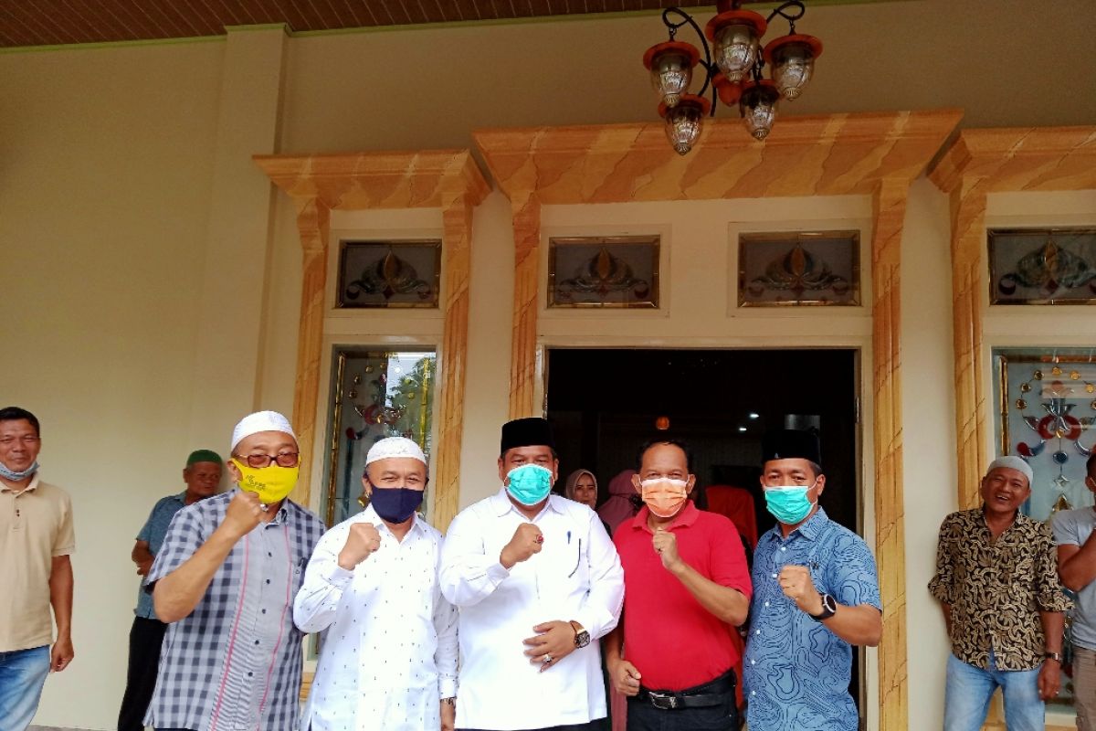 Pasangan Suhatri Bur dan Rahmang klaim kemenangan di Padang Pariaman