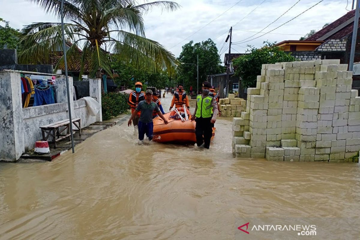 Puluhan desa terendam banjir akibat luapan Kali Lamong di Gresik