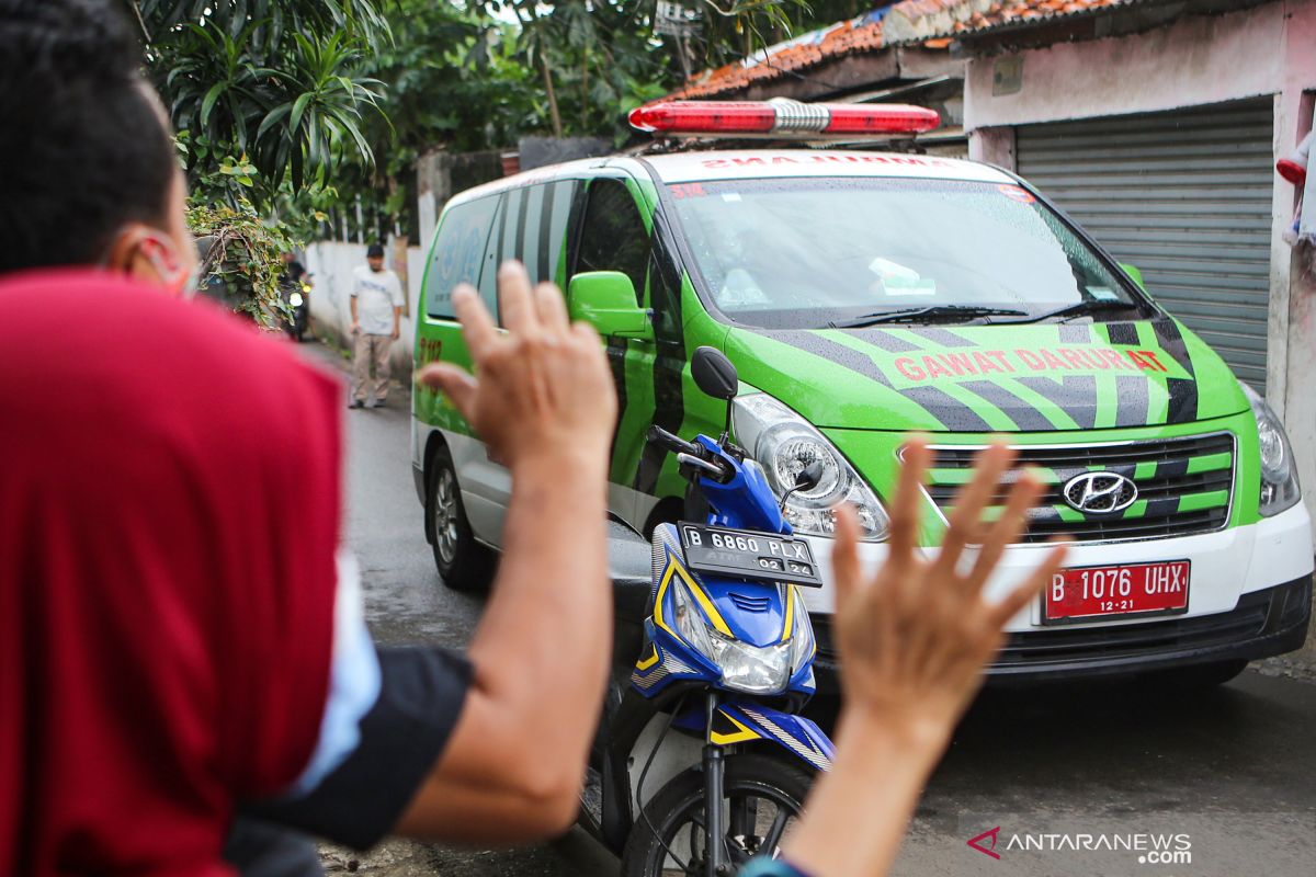 Kolaborasi penanganan COVID-19 di Jakarta dengan 5M