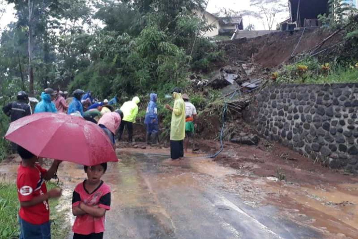 Longsor terjadi di Windusari dan Kajoran Kabupaten Magelang