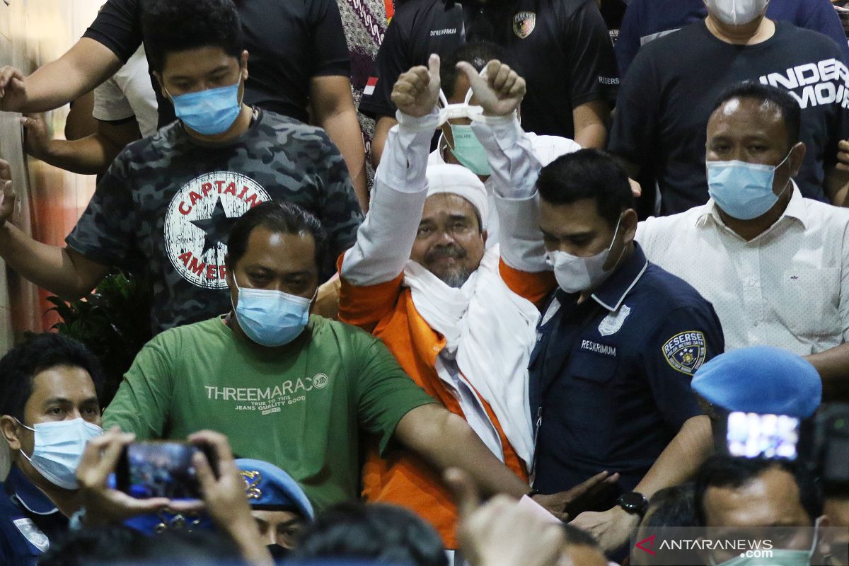 Kemarin, HRS enggan beri keterangan hingga yustisi-tes antigen Jateng