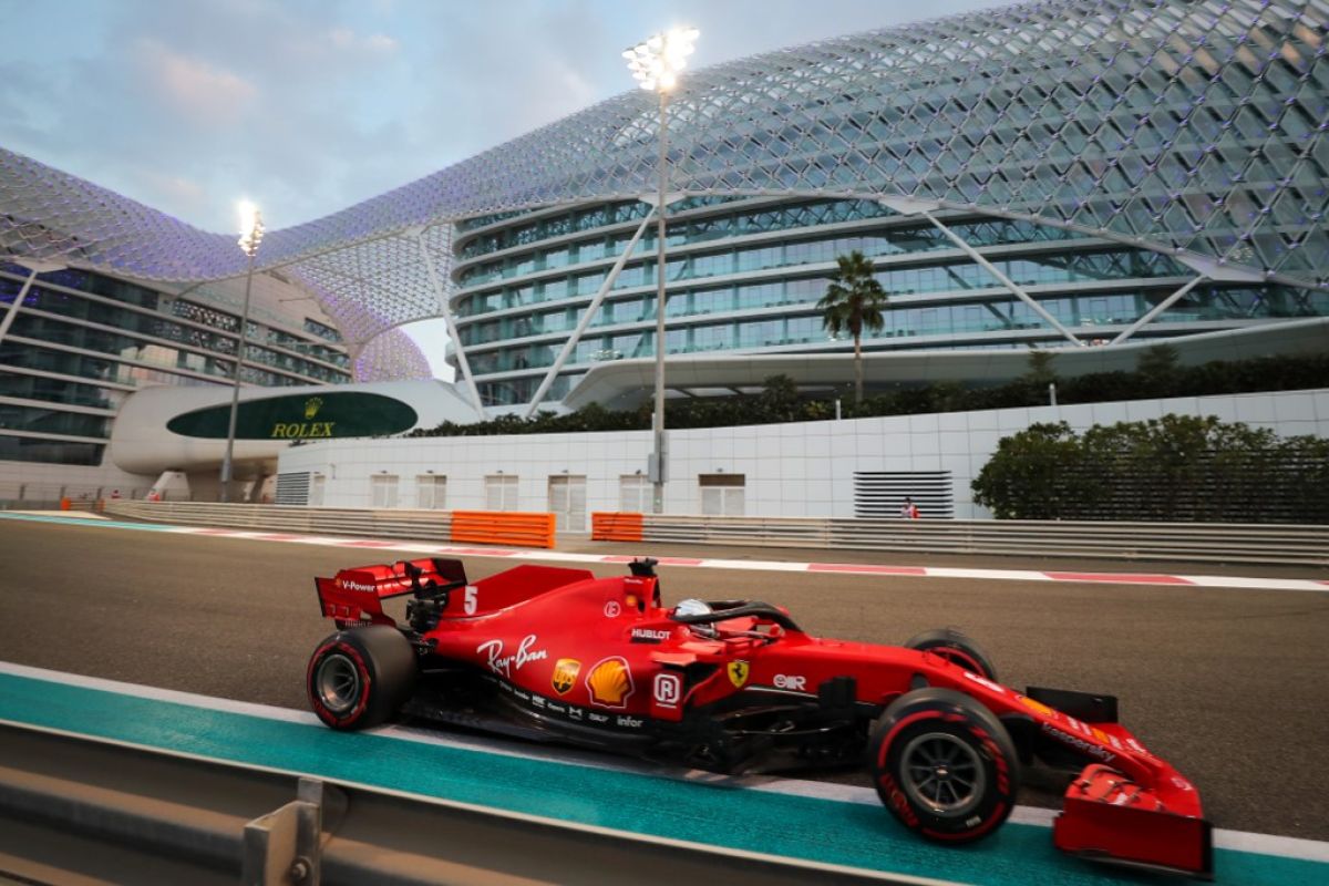 Sebastian Vettel pamit dari Ferrari dengan lagu dan trofi