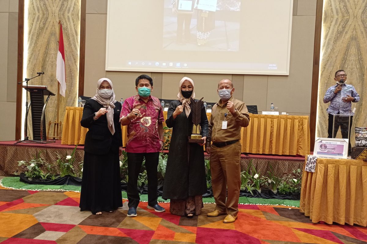 Disperindag Sumbar apresiasi pendiri batik Loempo raih Upakarti 2020