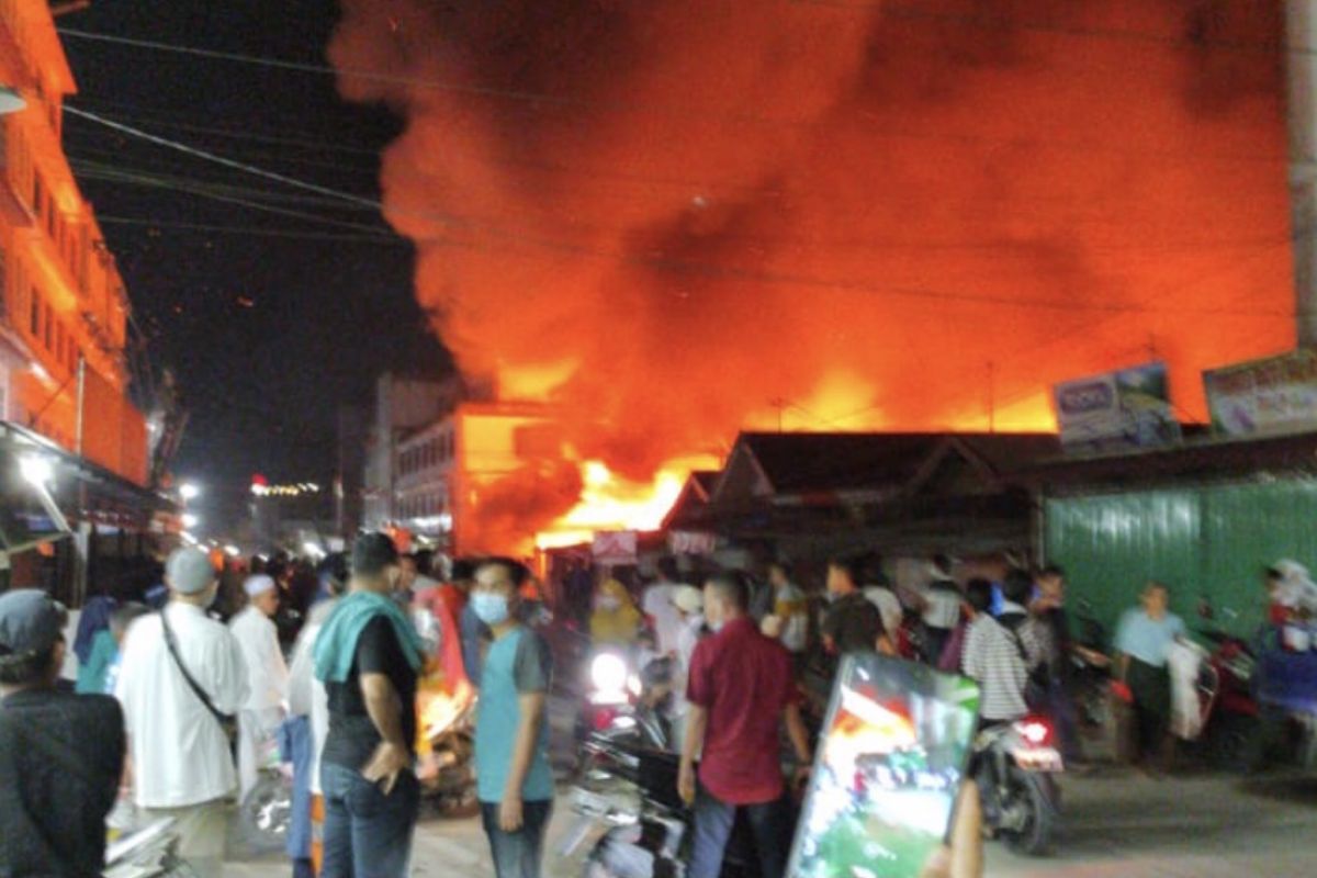 Kebakaran penginapan Wisma Abu Tembilahan, enam tewas