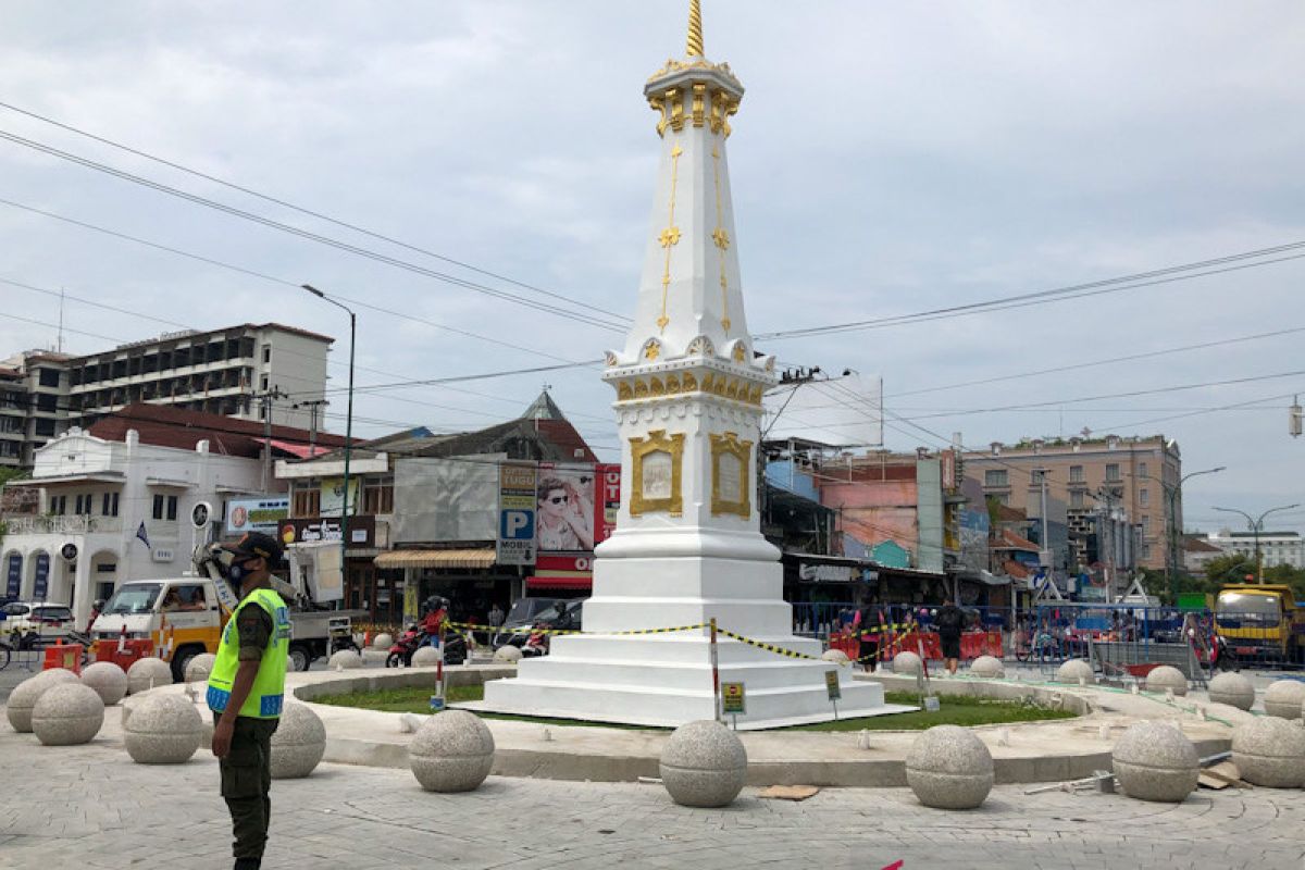 Proses "ducting" kabel udara simpang Tugu Yogyakarta rampung