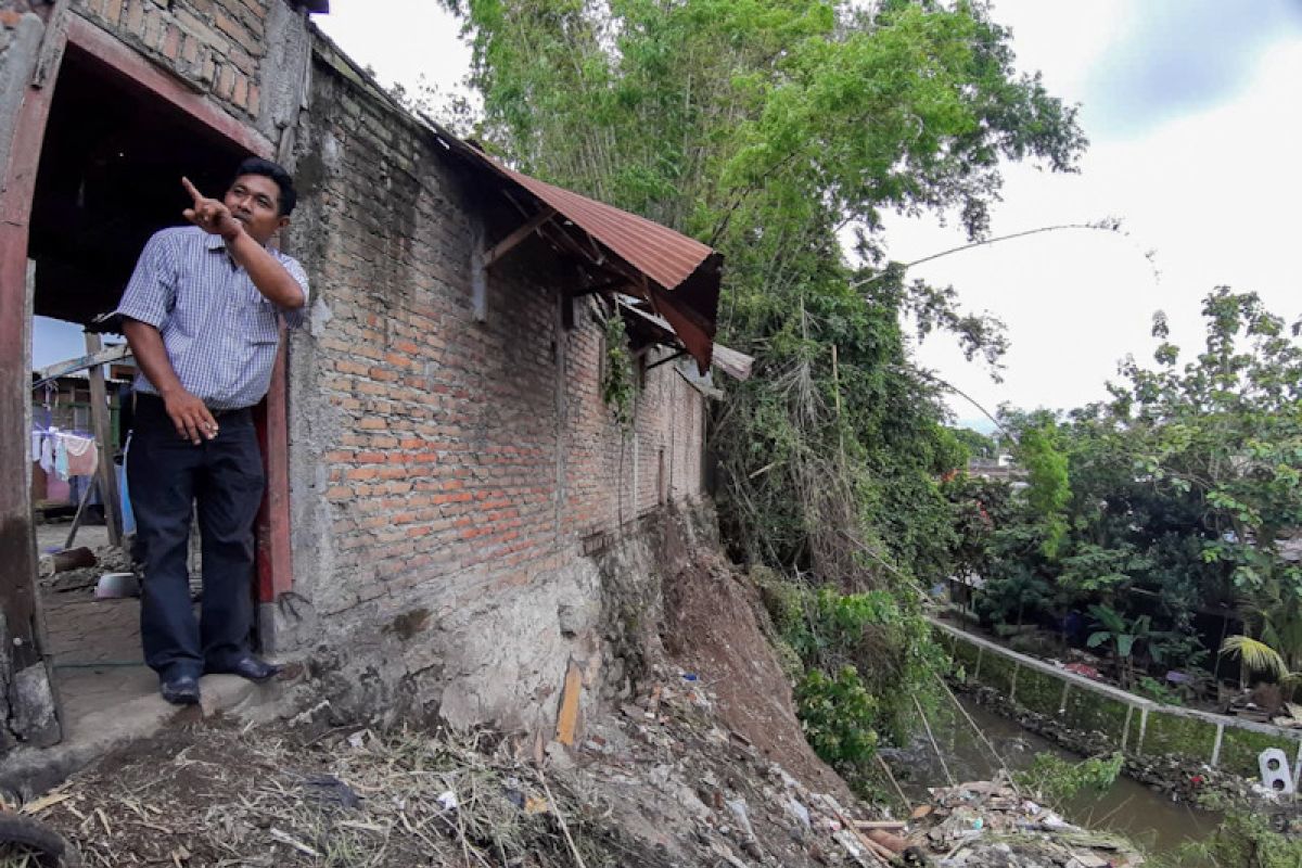 Tebing Sungai Winongo Yogyakarta longsor akibatkan satu rumah rusak