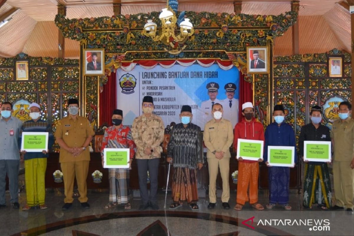 Pemkab Bangkalan salurkan bantuan pendidikan nonformal Rp2,1 miliar