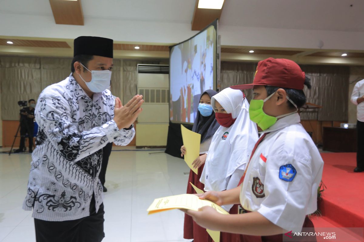 Wali Kota Tangerang jelaskan belajar tatap muka butuh komitmen bersama