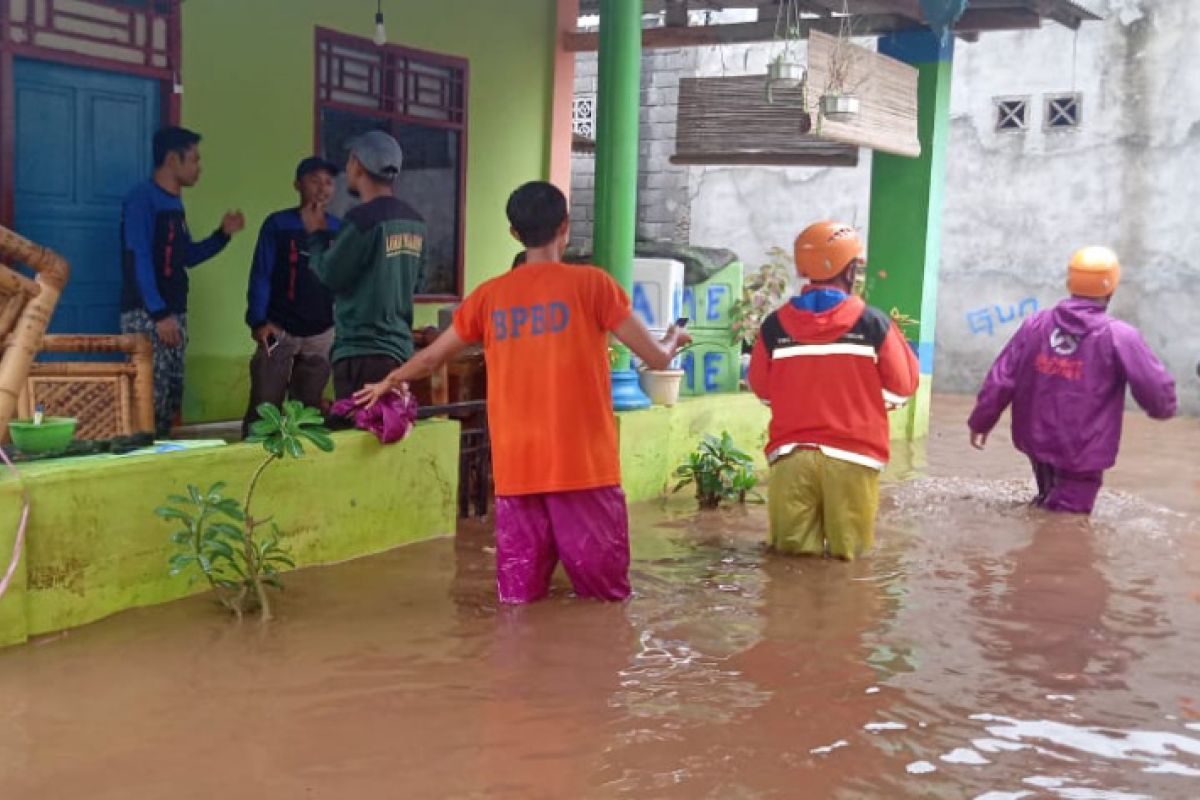 Akibat hujan deras sejak pagi hari, dua kecamatan di Lombok Timur terendam banjir