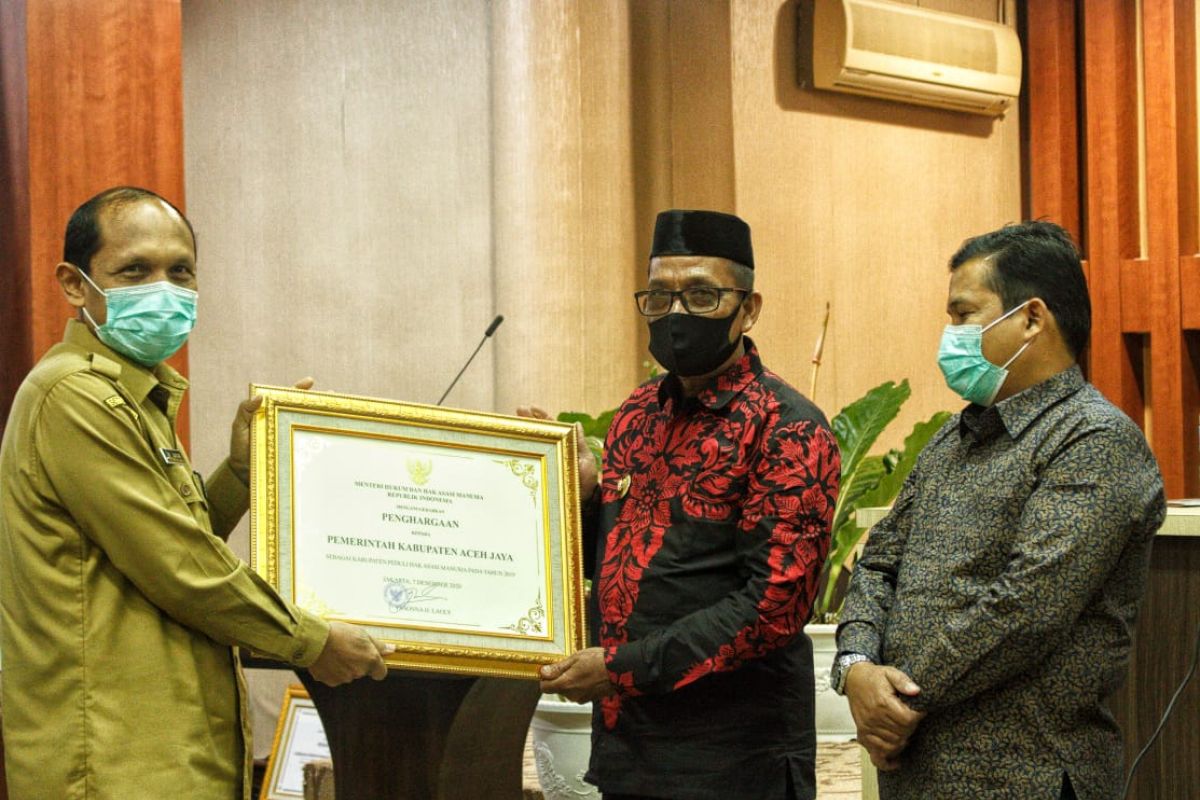 Pemkab Aceh Jaya kembali terima penghargaan dari kemenkumham, sebagai terbaik pertama peduli HAM