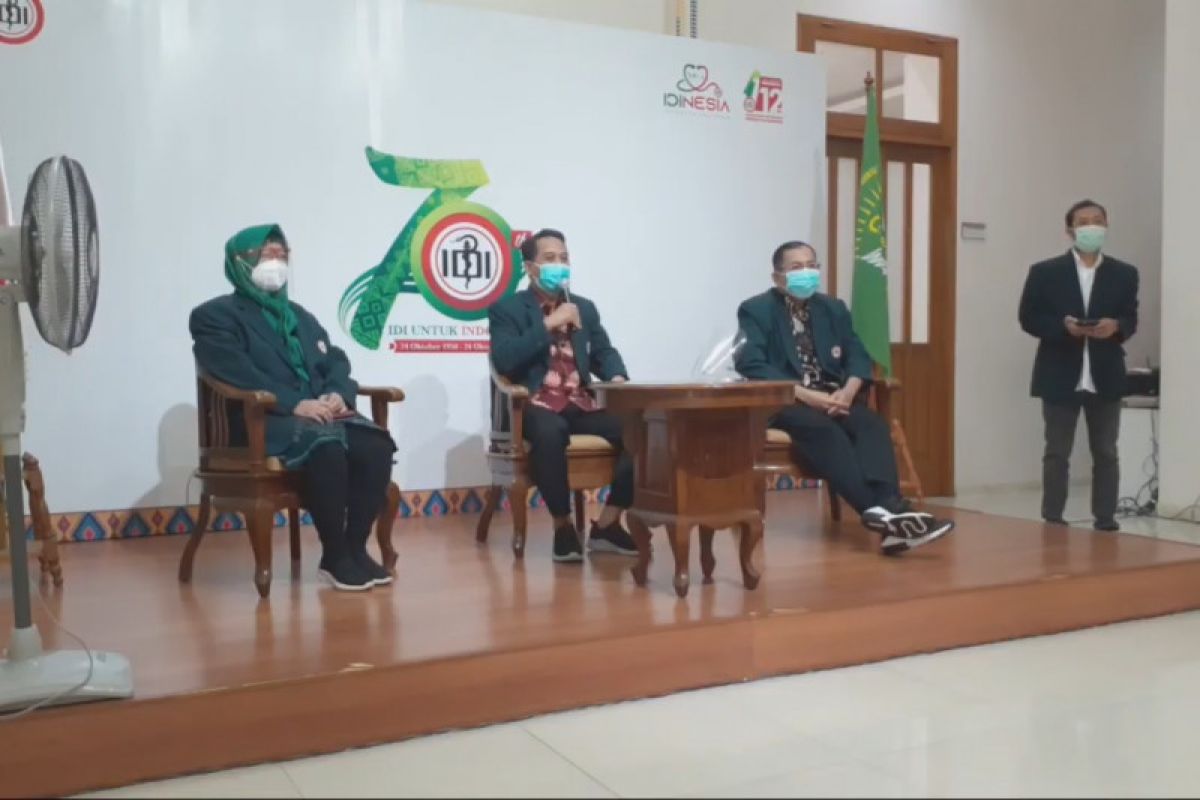 IDI: Vaksinasi bisa hentikan penularan COVID-19 di Indonesia