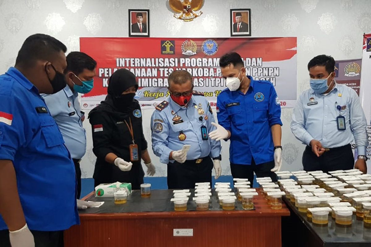 BNNK Banda Aceh tekan penyalahgunaan narkoba dengan tes urine