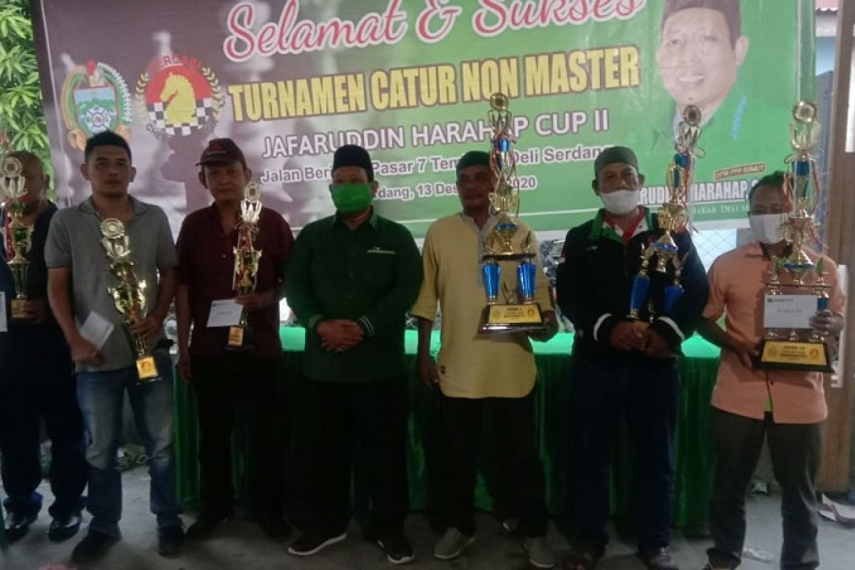 Ingot Sibuea juara turnamen catur Jafaruddin Harahap Cup II