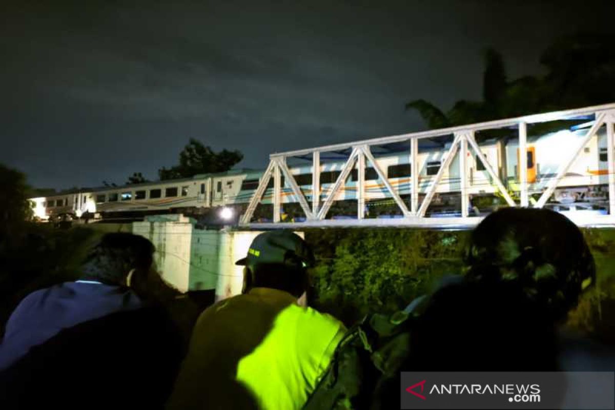 Kereta Api hantam mobil patroli polisi, tiga orang meninggal