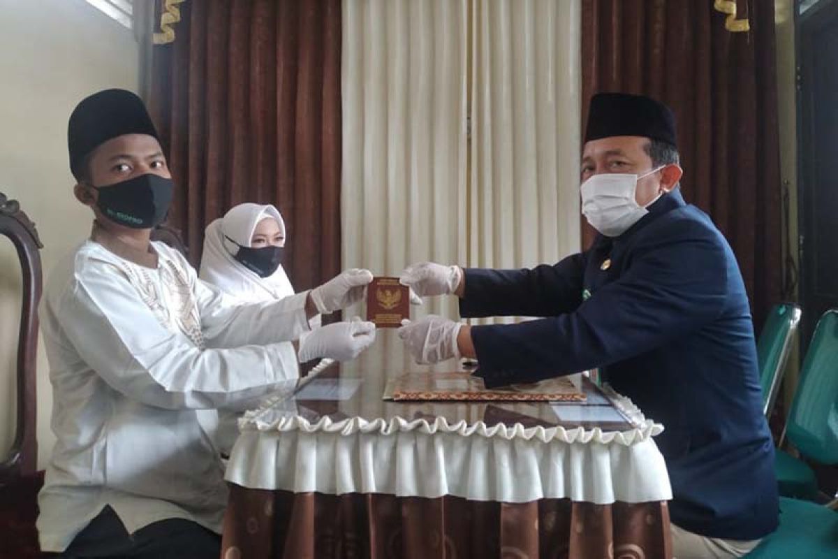 10 pasangan ikuti nikah massal yang digelar PSDK UMP