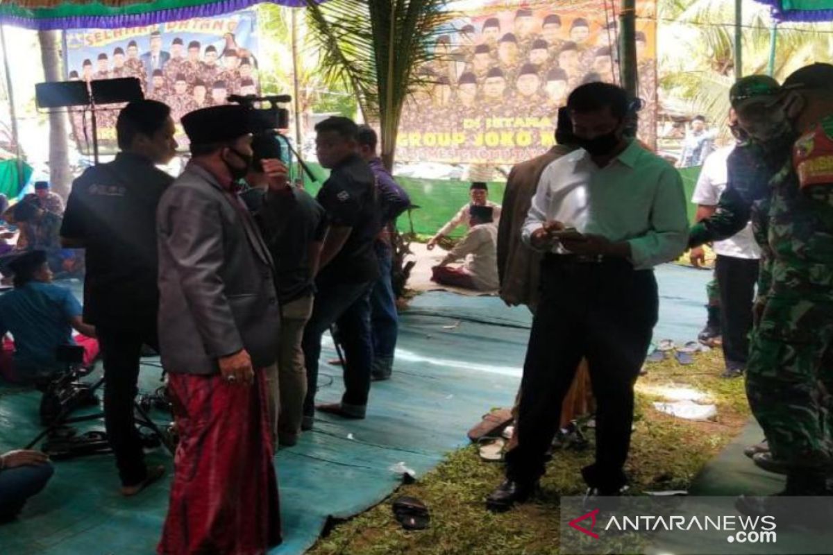 Tim gabungan TNI-Polri membubarkan pesta pernikahan di Sumenep