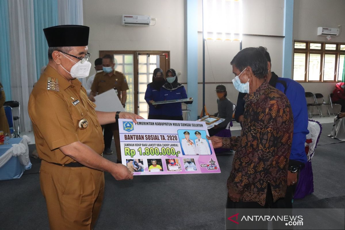 Keluarga penerima manfaat Daha Utara terima bansos APBD perubahan