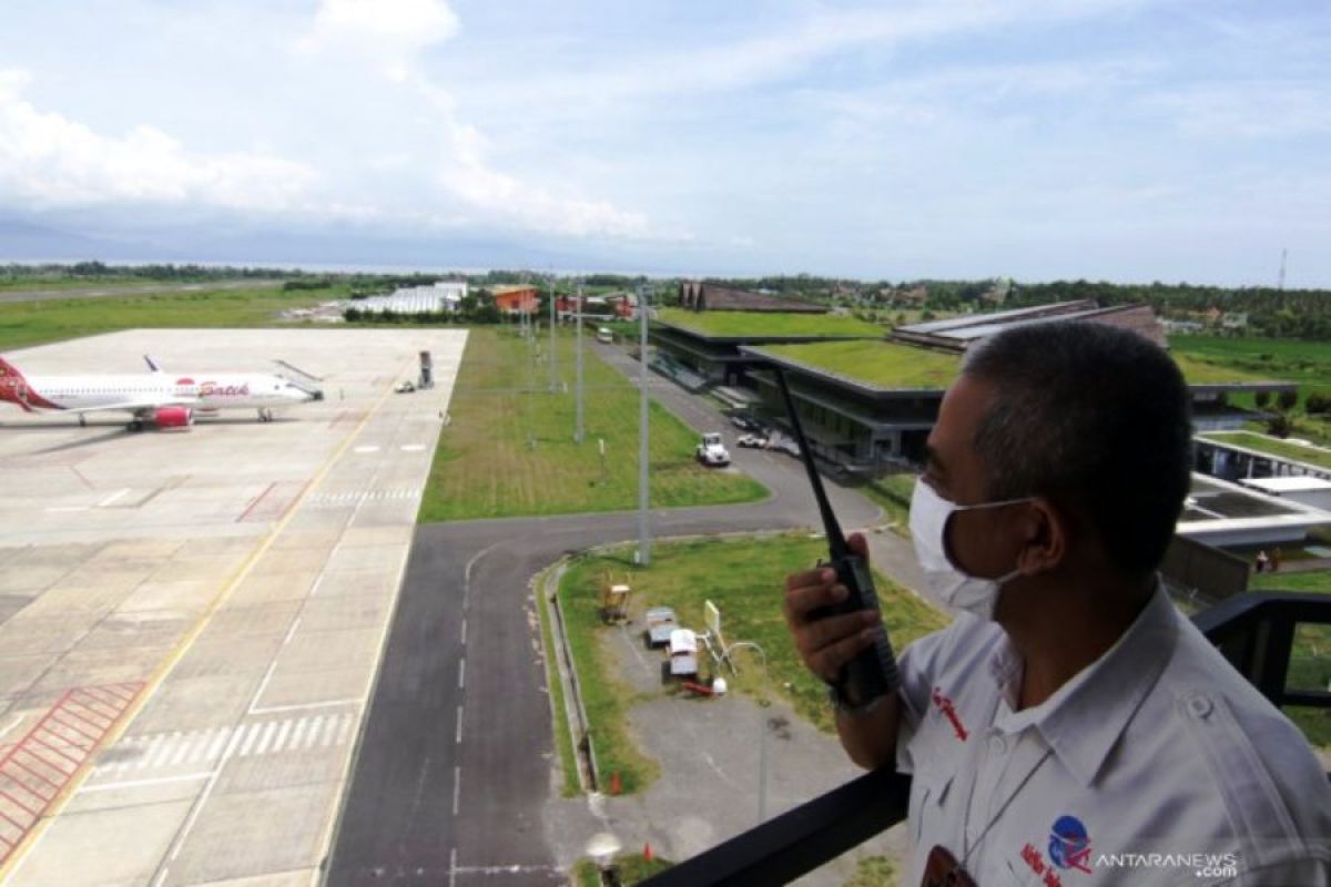 Bandara Banyuwangi ditutup sementara akibat hujan abu vulkanik Gunung Raung