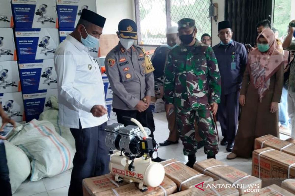 Ratusan pelaku UMKM di Nagan Raya terima bantuan alat usaha dari pemerintah