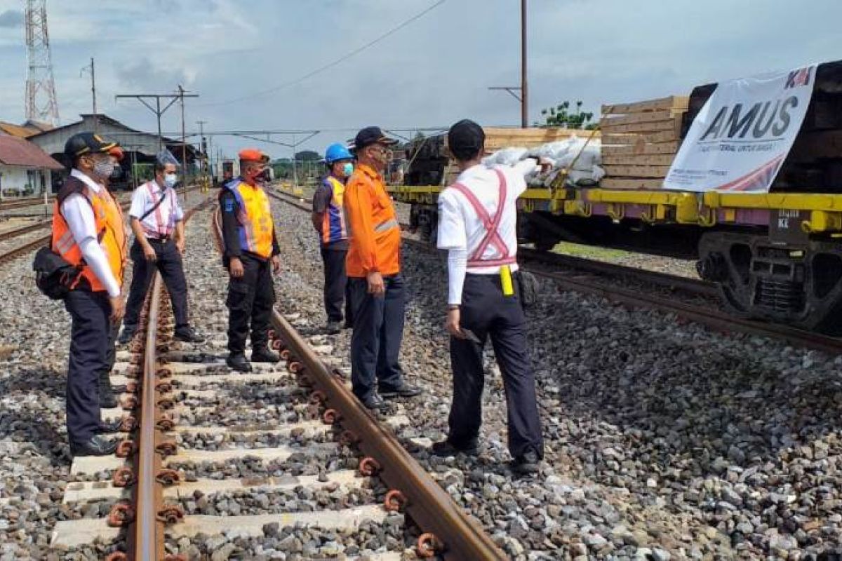 Daop Madiun siagakan 10 lokomotif dan 57 gerbong hadapi Natal dan tahun baru