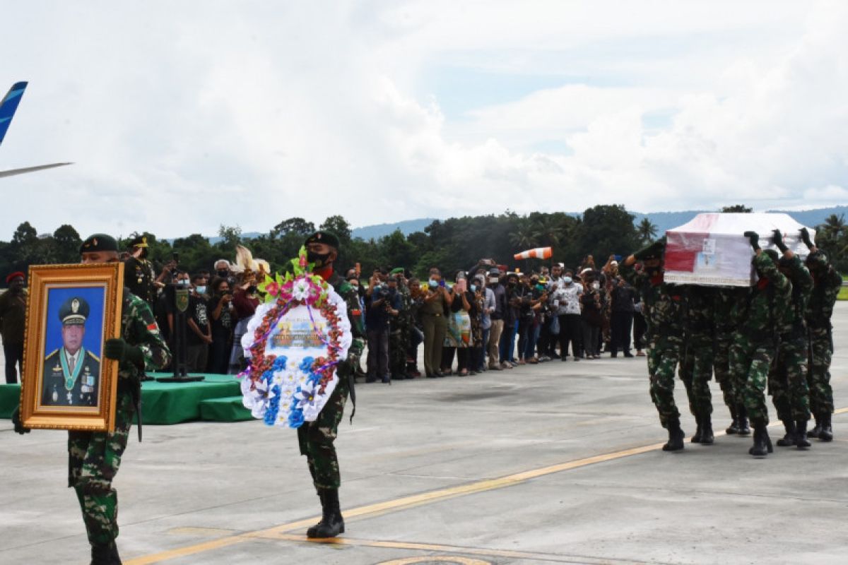 Koorsahli Kasad akan pimpin pemakaman jenazah Letjen TNI Herman Asaribab