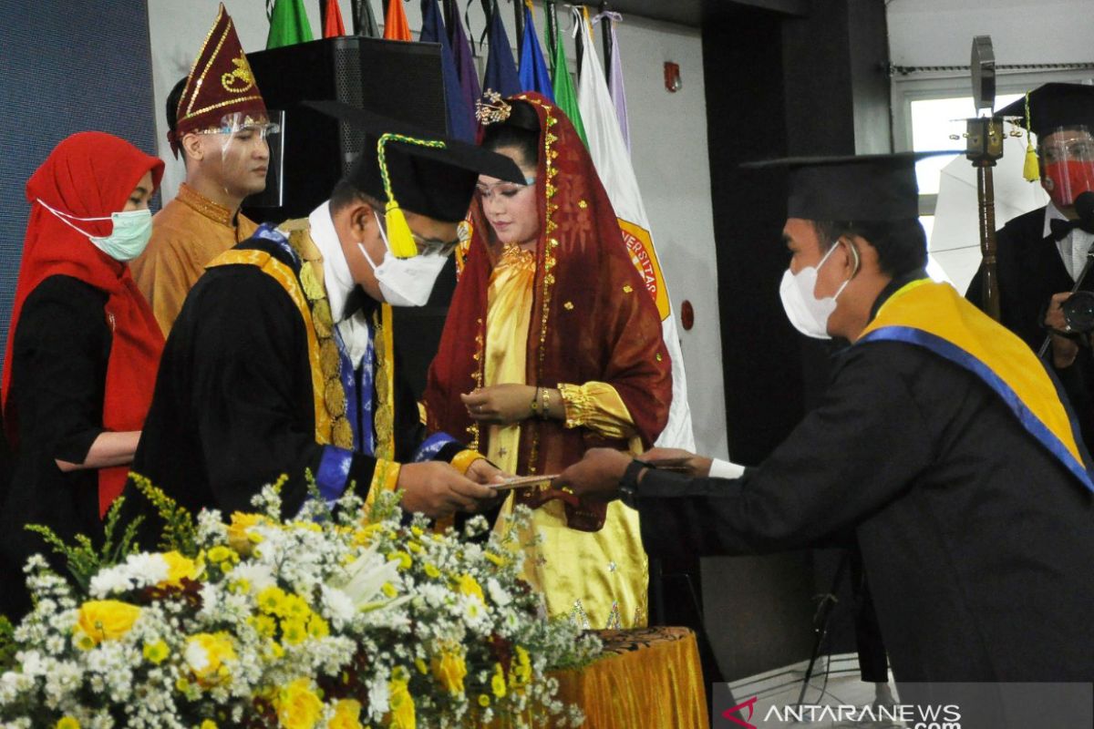 ULM sukses gelar wisuda di tengah pandemi hanya 45 menit