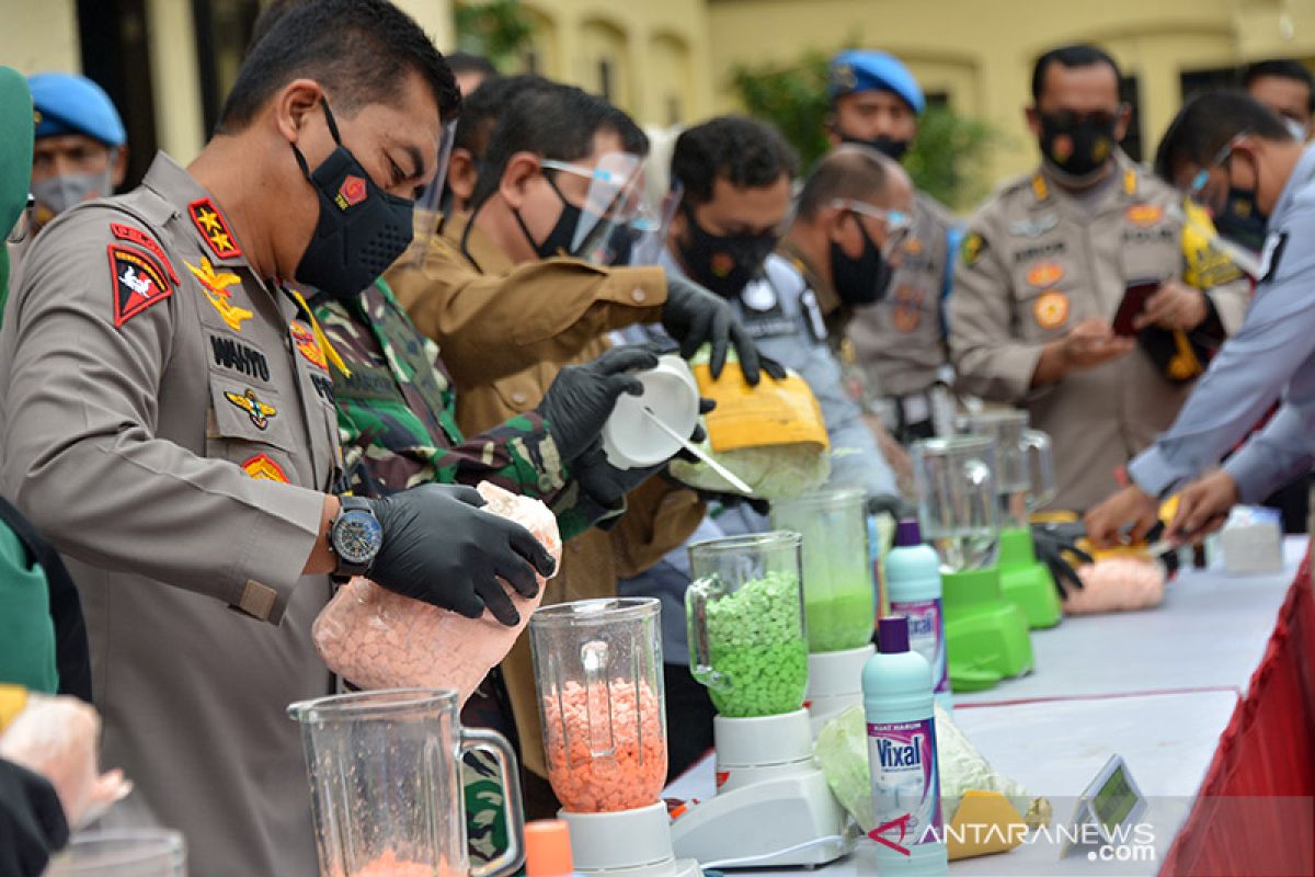 Pemusnahan pil ekstasi di Banda Aceh