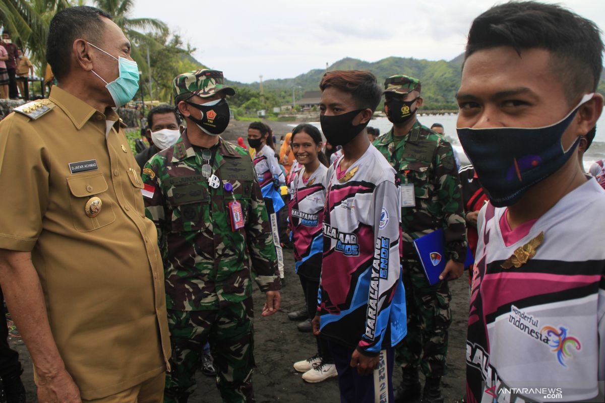 Puluhan pemandu wisata paralayang Ende dikukuhkan dukung pariwisata