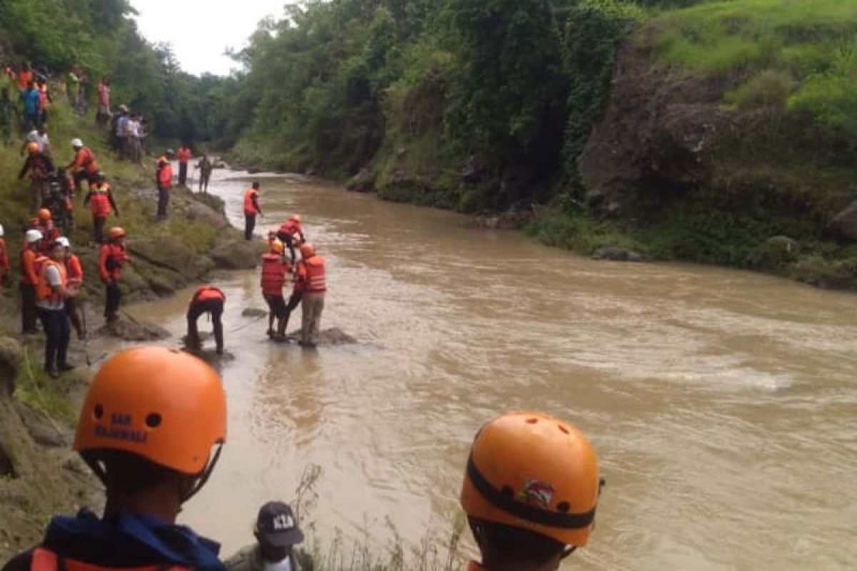 Seorang anggota Koramil korban tabrakan KA ditemukan di sungai