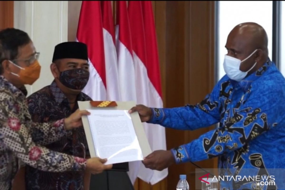 Bertemu Mahfud, DPRD Papua Barat sampaikan aspirasi soal Otsus
