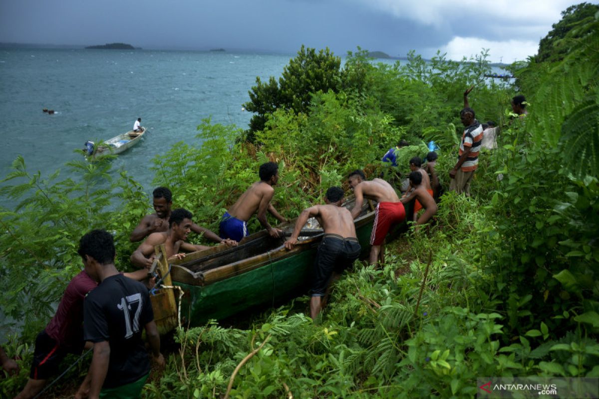 BMKG: Waspadai gelombang tinggi enam meter di Perairan Maluku, patuhi peringatan dini