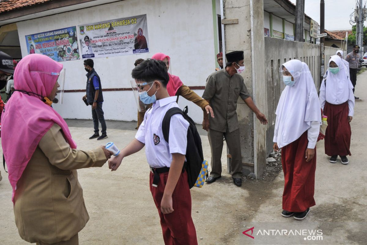 Pemkab Bekasi masih melaksanakan tes COVID-19 di sekolah-sekolah