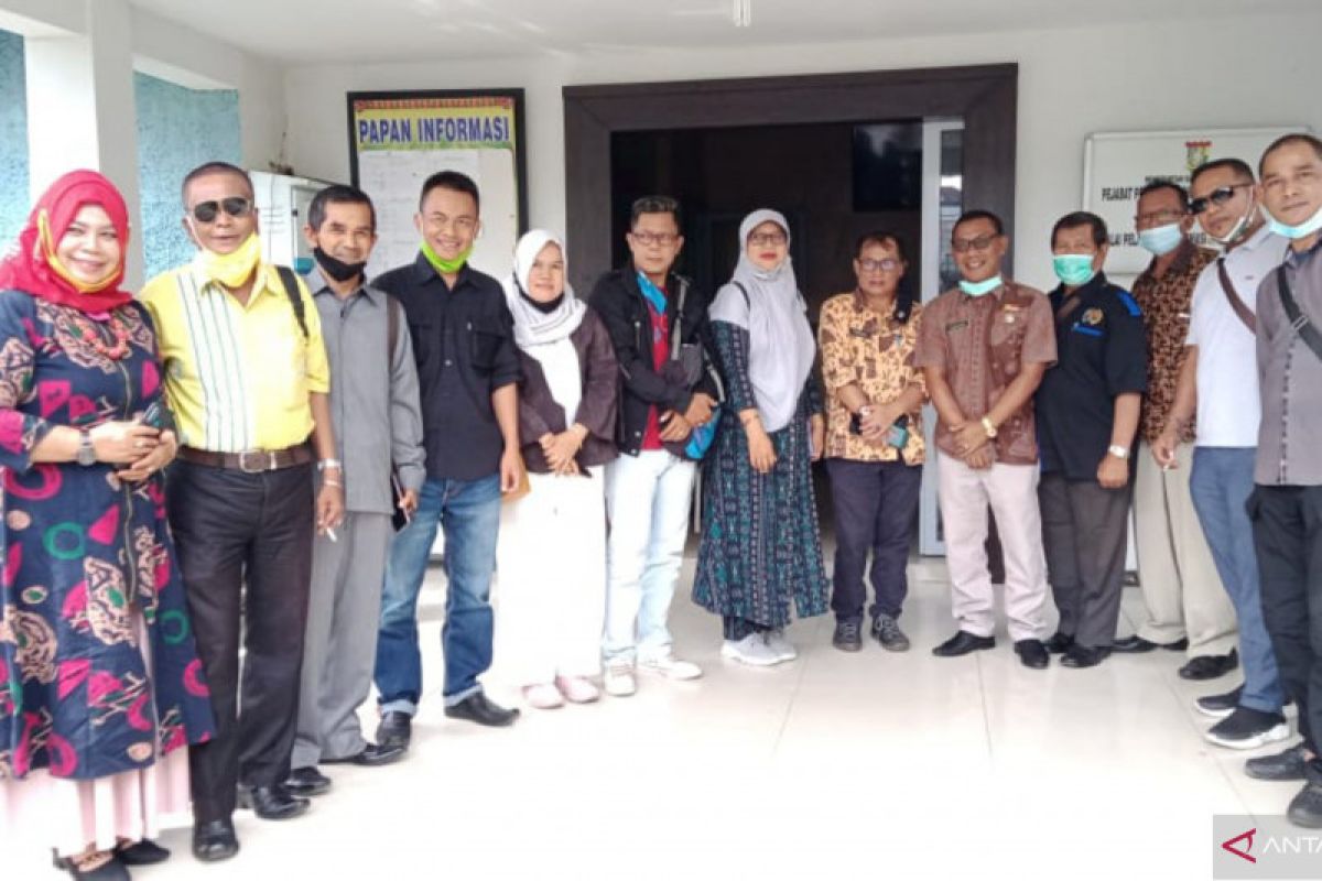 Wartawan Tanah Datar studi banding ke Provinsi Riau