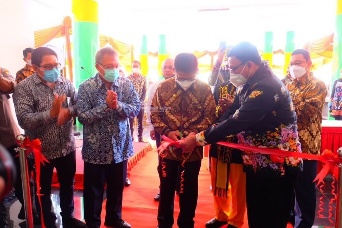 Irianto Resmikan Gedung FIKes UBT