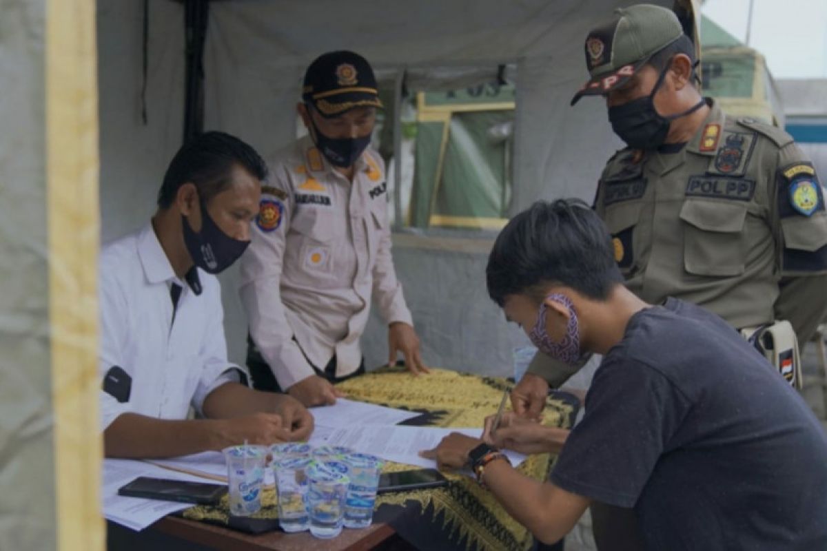 Satpol PP: 156 warga Indramayu terjaring razia protokol kesehatan