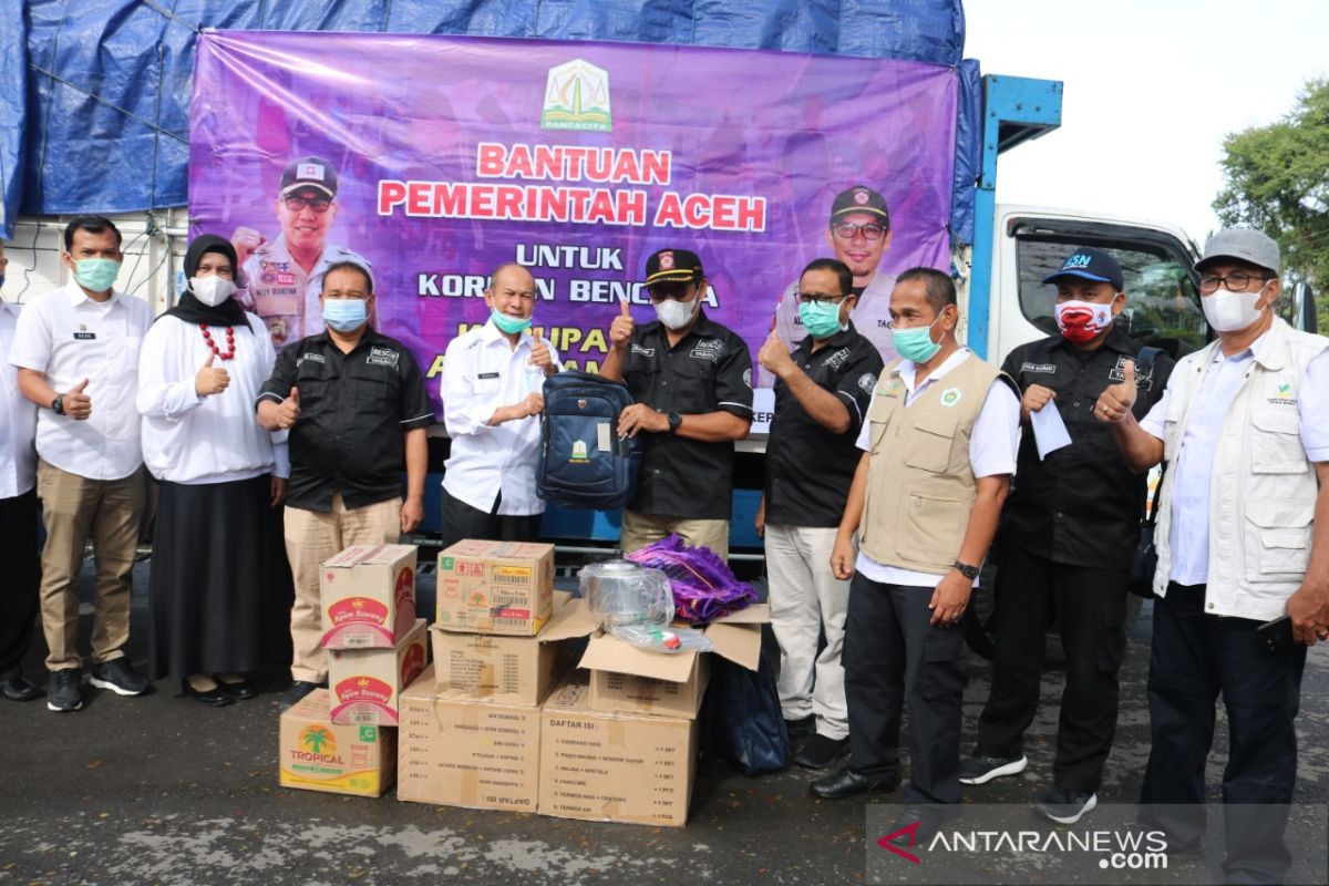 Korban banjir Aceh Tamiang diberikan bantuan tanggap darurat