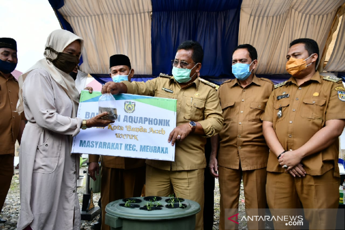 Pemko Banda Aceh serahkan bantuan ketahanan pangan COVID-19