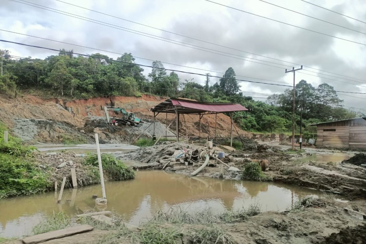 Warga RT 01 Makotyamsa Kabupaten Sorong keluhkan limbah galian C