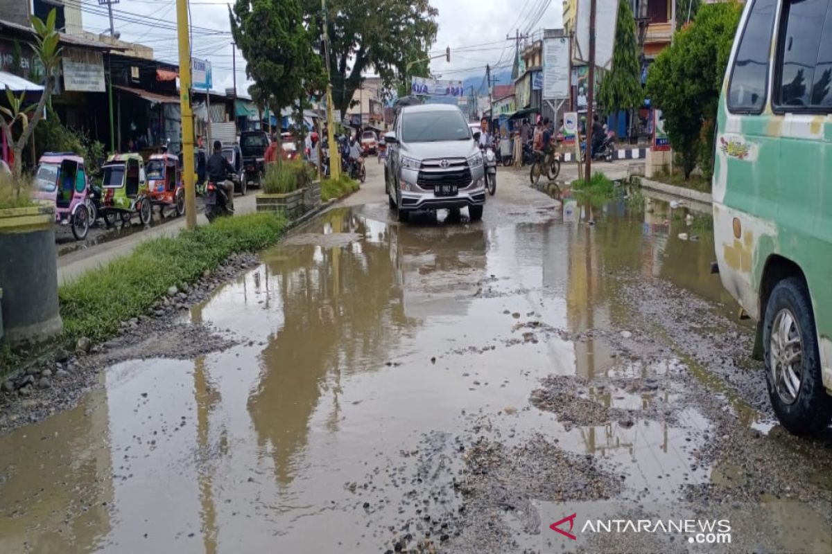 Kerap banjir, warga minta Balai  perbaiki drainase depan SPBU Pasar Baru Panyabungan