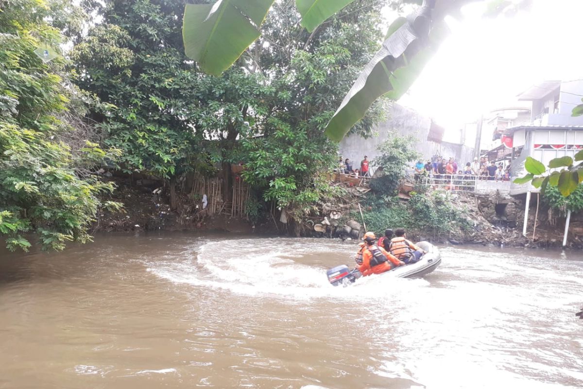 Bocah 12 tahun tenggelam di Kali Pesanggrahan