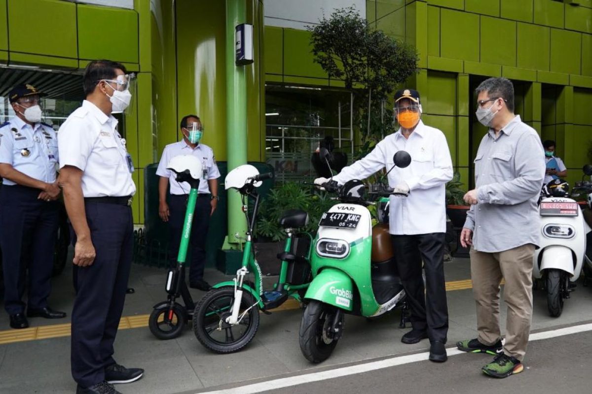 Kemenhub pelopori mobil listrik jadi kendaraan dinas