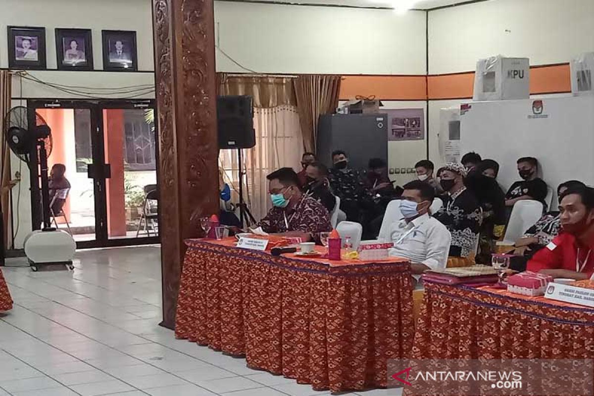 Saksi tim Ben-Ujang tolak tandatangani berita acara rekapitulasi KPU Barsel