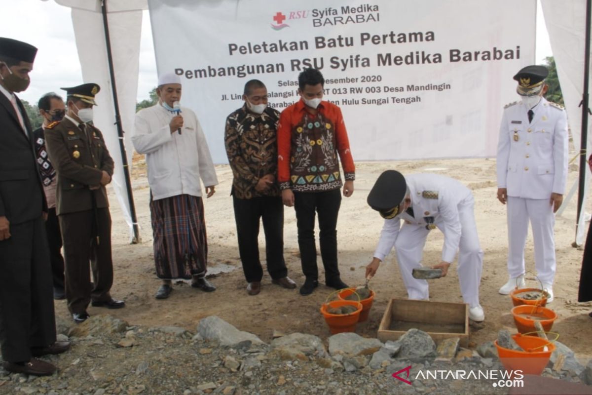 Regent puts the first stone of Syifa Medika Barabai Hospital