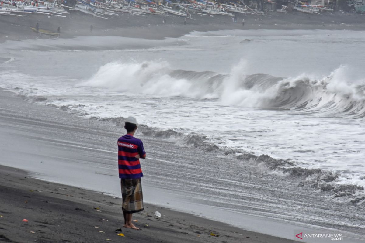 BMKG: Waspada gelombang tinggi di sejumlah perairan Indonesia