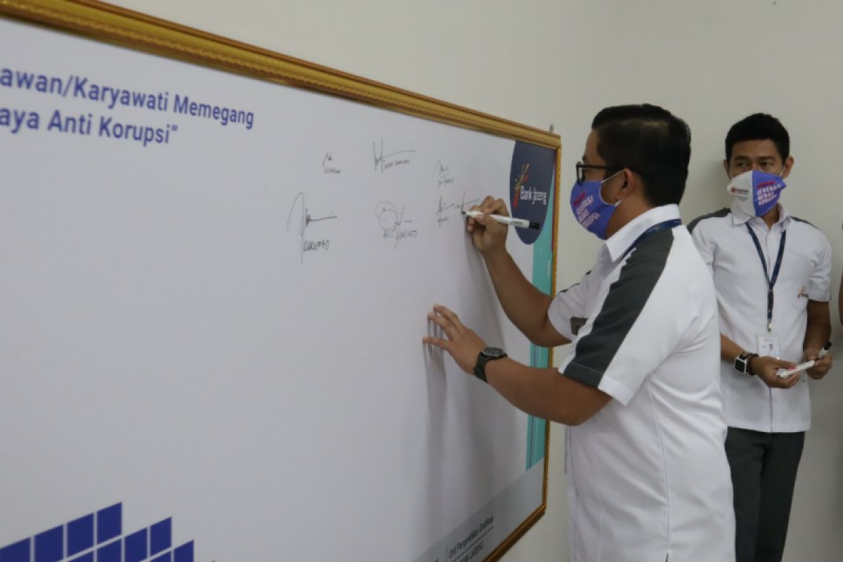 Karyawan Bank Jateng Banjarnegara tanda tangani komitmen antikorupsi
