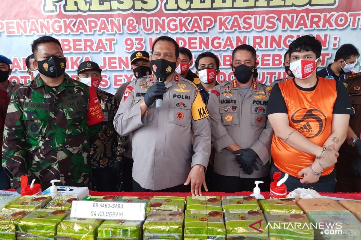 Jelang akhir tahun, Satresnarkoba bekuk kurir 84 Kg sabu dan 30 ribu butir ekstasi di Lampung