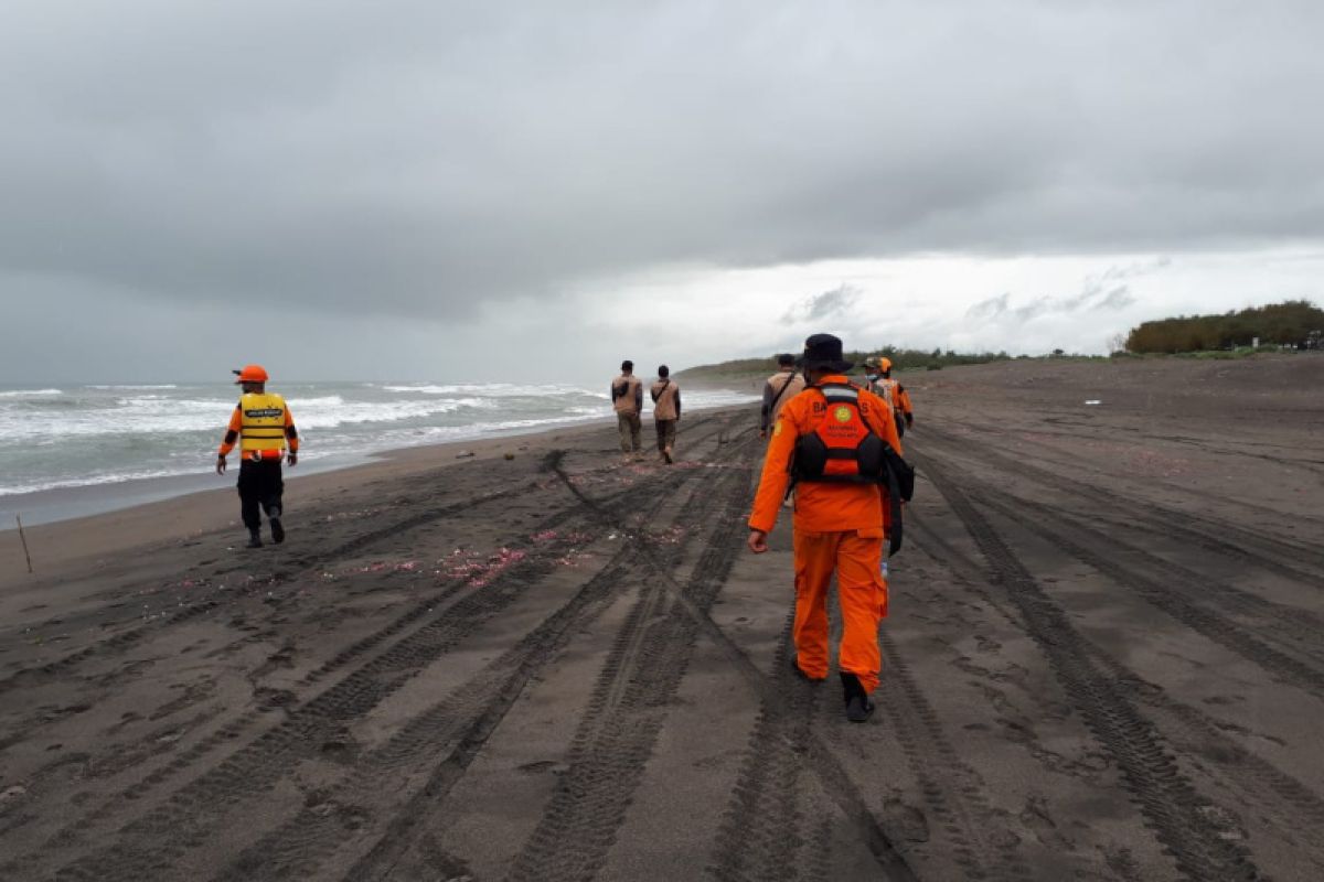 Tim SAR sisir Pantai Parangkusumo Bantul cari korban terseret ombak