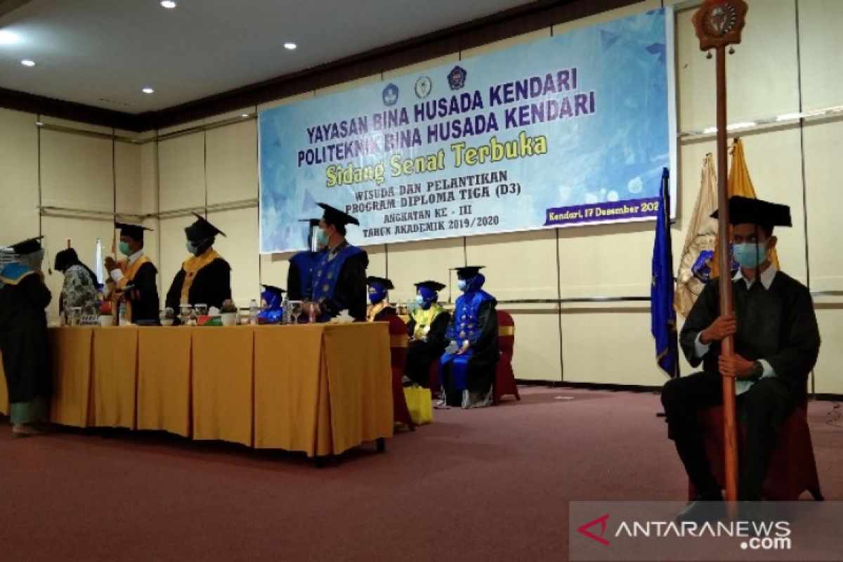 Politeknik Bina Husada Kendari mewisuda 150 lulusan terapkan prokes