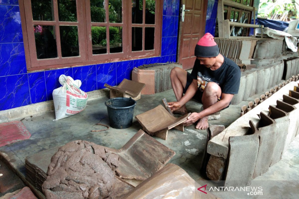 Pemkab: Sentra industri kerajinan genteng "kripik" di Bantul berkurang