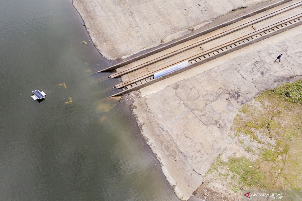 Proyek PLTS terapung di Waduk Cirata resmi mulai dibangun